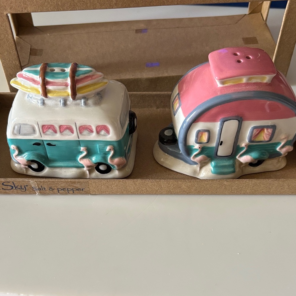 Cracker Barrel Retro Camper & Van salt & pepper shakers